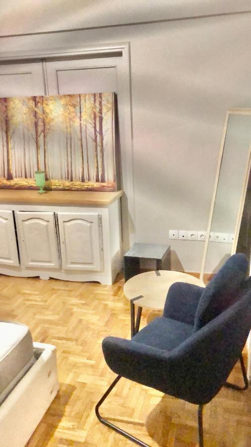 Economy Shared Apartment C In Central Athena Bagian luar foto